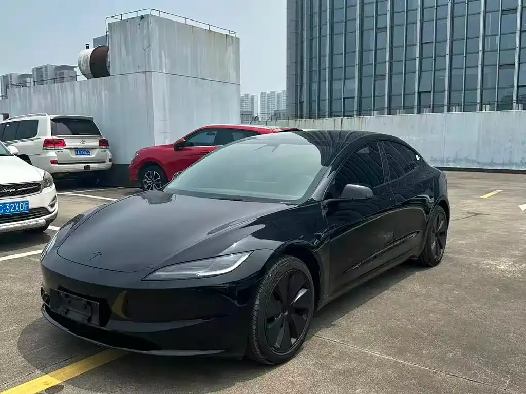 Tesla Model 3 — фото 7