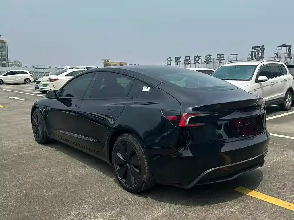 Tesla Model 3 — фото 3