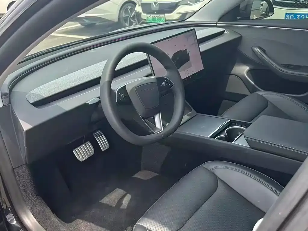 Tesla Model 3 — фото 9
