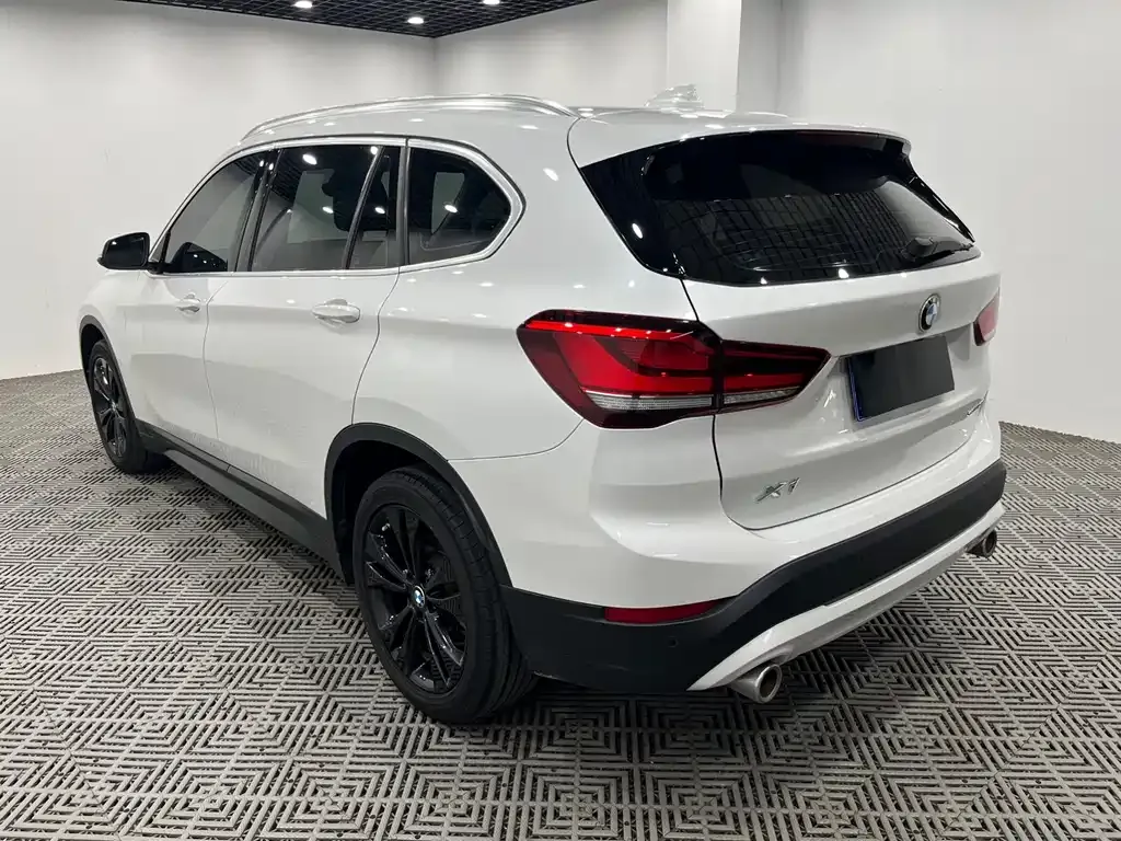 BMW X1 — фото 8