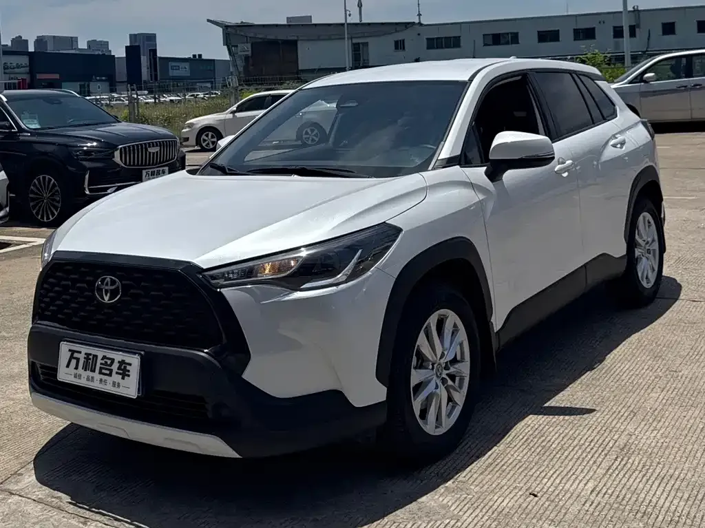 Toyota Corolla Cross — фото 1