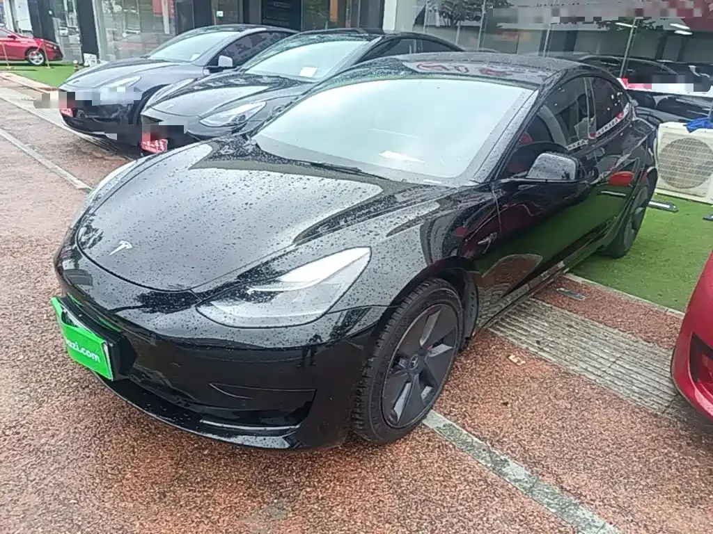 Tesla Model 3 — фото 1