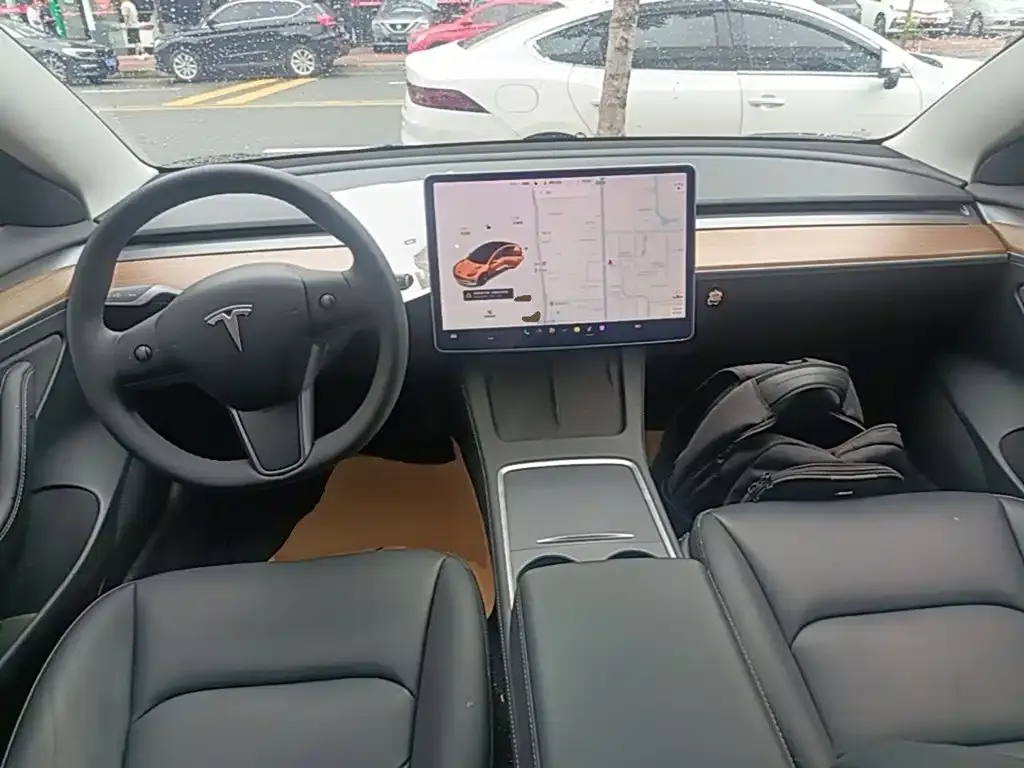Tesla Model 3 — фото 7