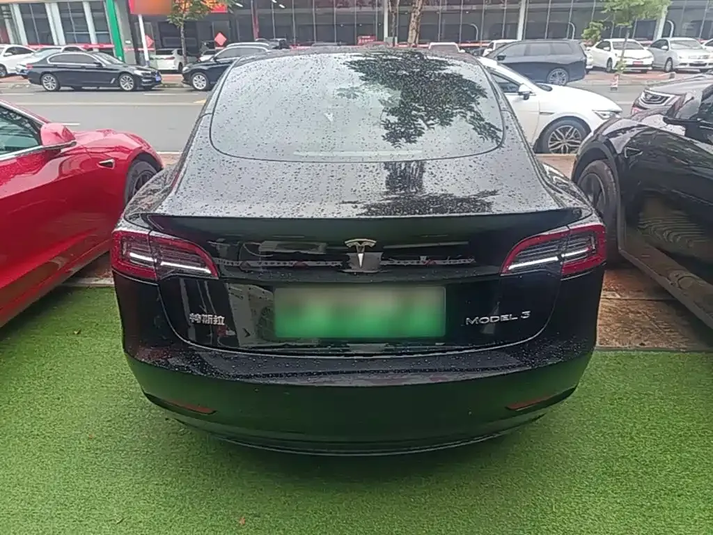 Tesla Model 3 — фото 3
