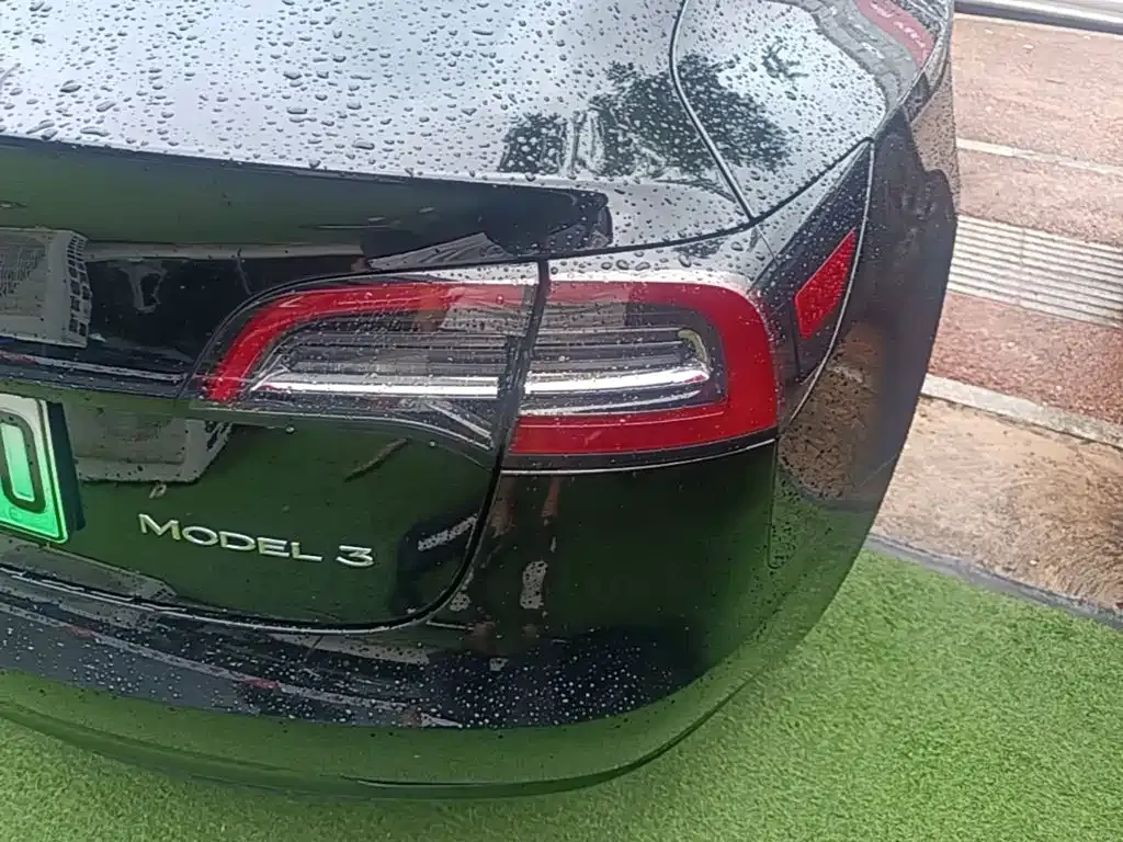 Tesla Model 3 — фото 4