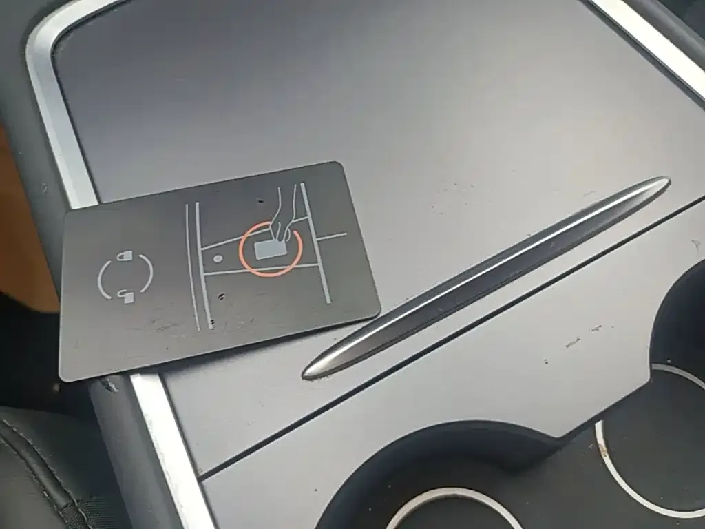 Tesla Model 3 — фото 2
