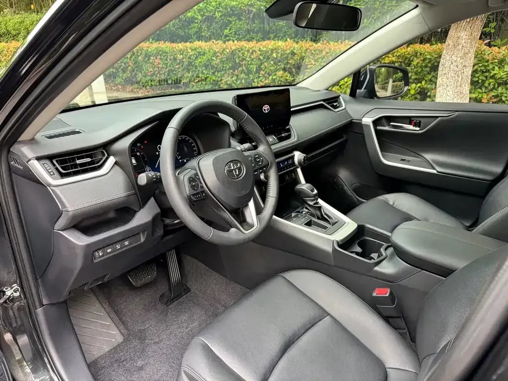 Toyota RAV4 2024 из CN, фото 3