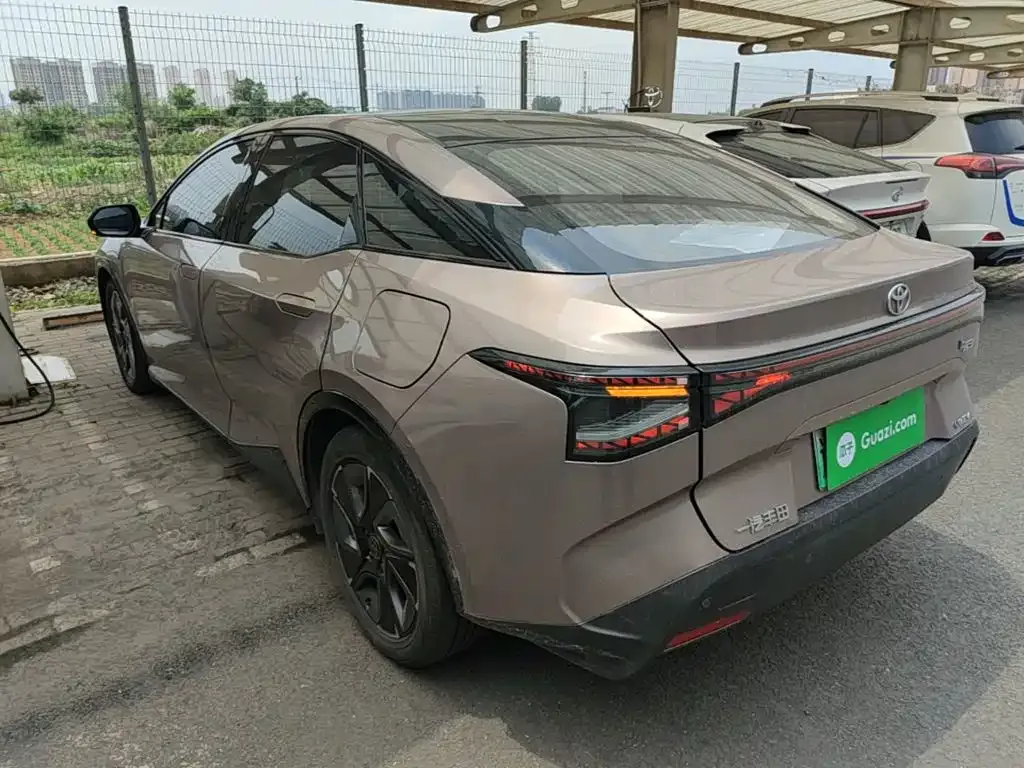 Toyota bZ3 2023 из CN, фото 9
