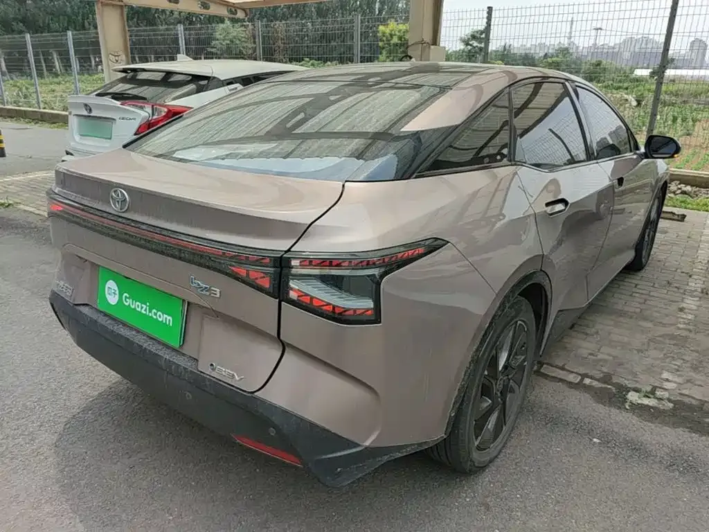 Toyota bZ3 2023 из CN, фото 10