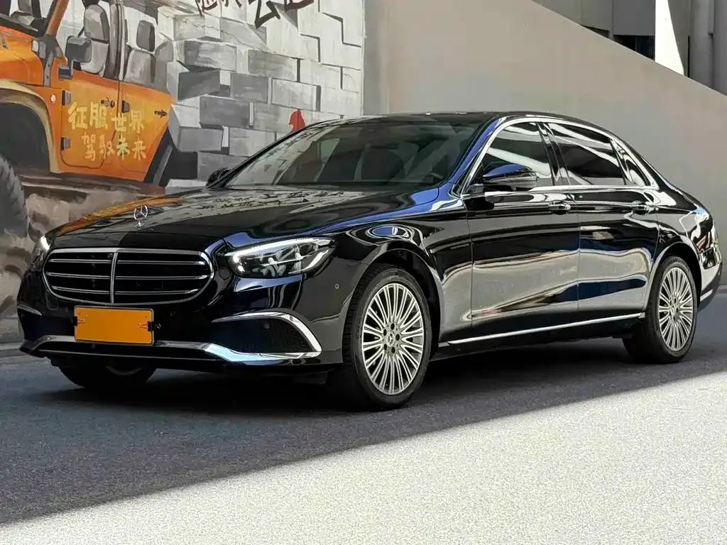 Mercedes-Benz E-Class — фото 1