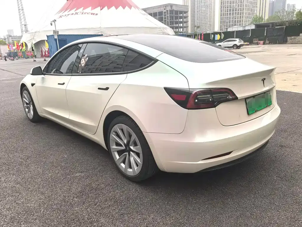 Tesla Model 3 — фото 7