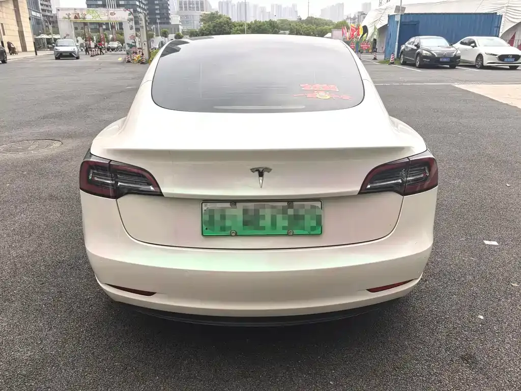 Tesla Model 3 — фото 4