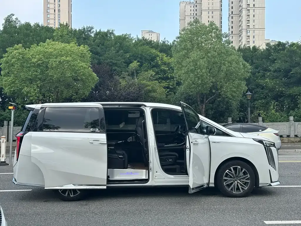 GAC Motor Trumpchi M8 — фото 10