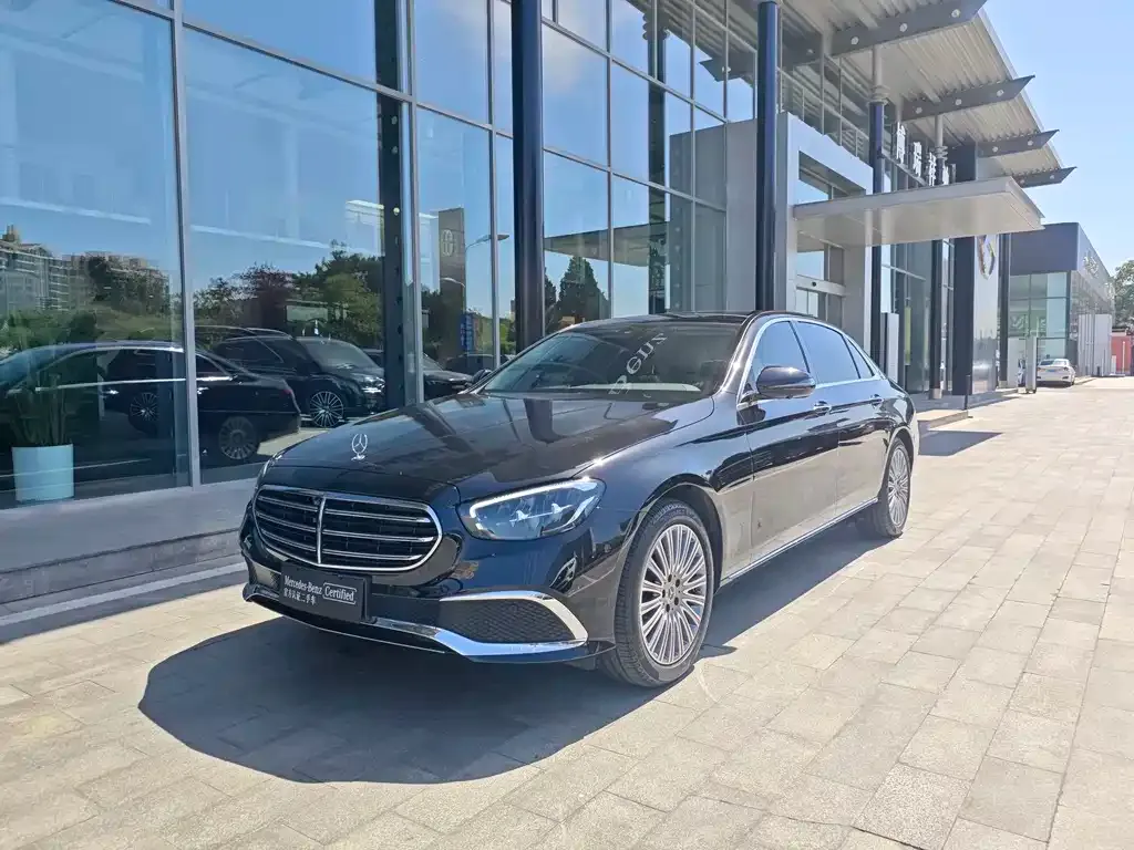 Mercedes-Benz E-Class — фото 1