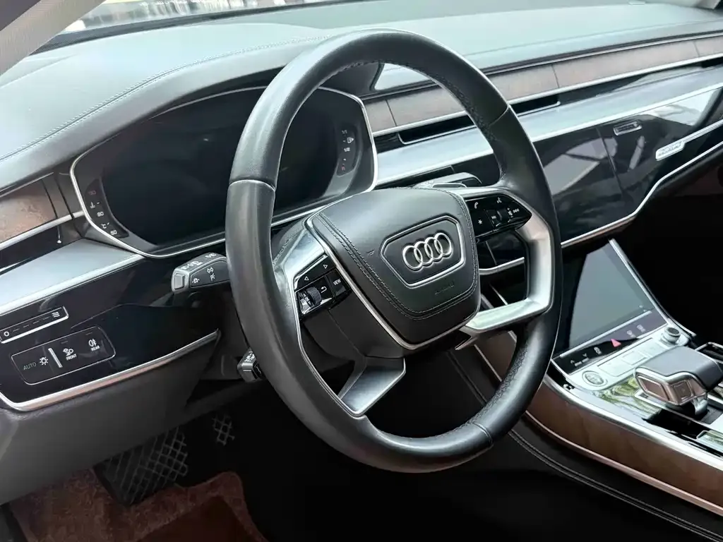 Audi A8 — фото 8