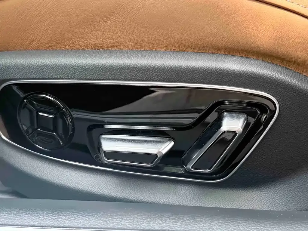 Audi A8 — фото 3
