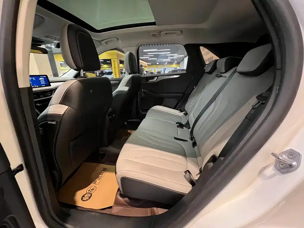 Ford Escape 2023 из CN, фото 3