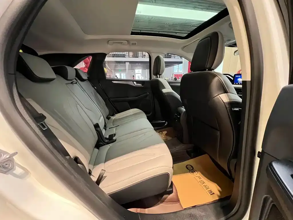 Ford Escape 2023 из CN, фото 6