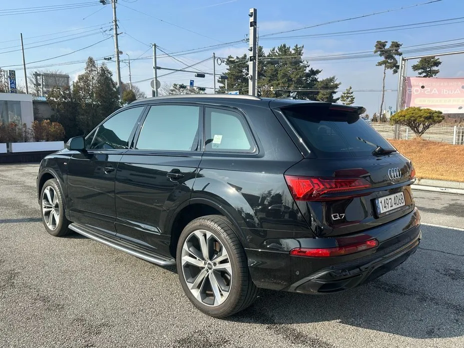 Audi Q7 2022 из KR, фото 9