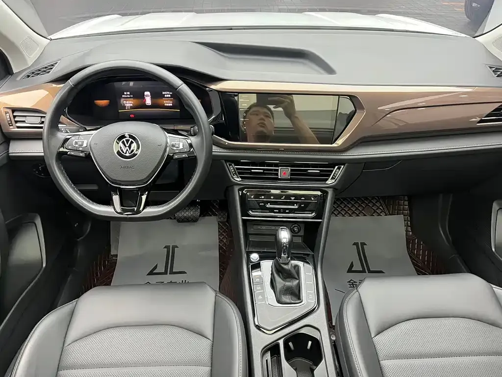 Volkswagen Tharu — фото 4