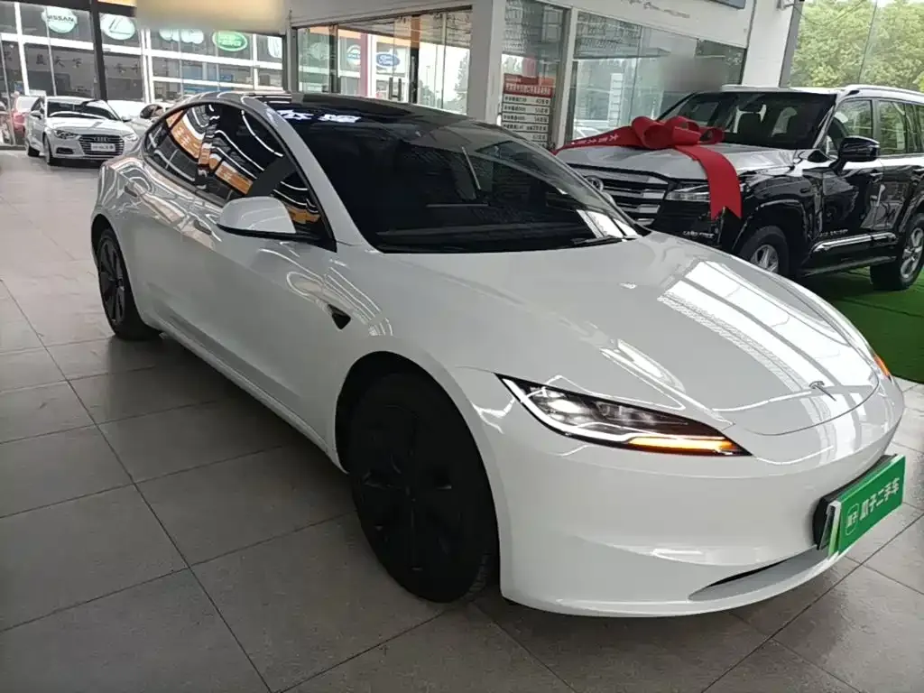 Tesla Model 3 — фото 8