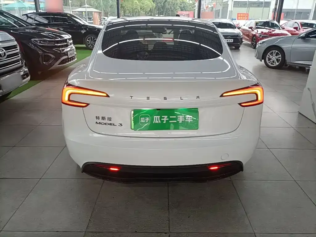 Tesla Model 3 — фото 3