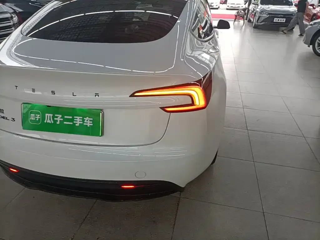 Tesla Model 3 — фото 5