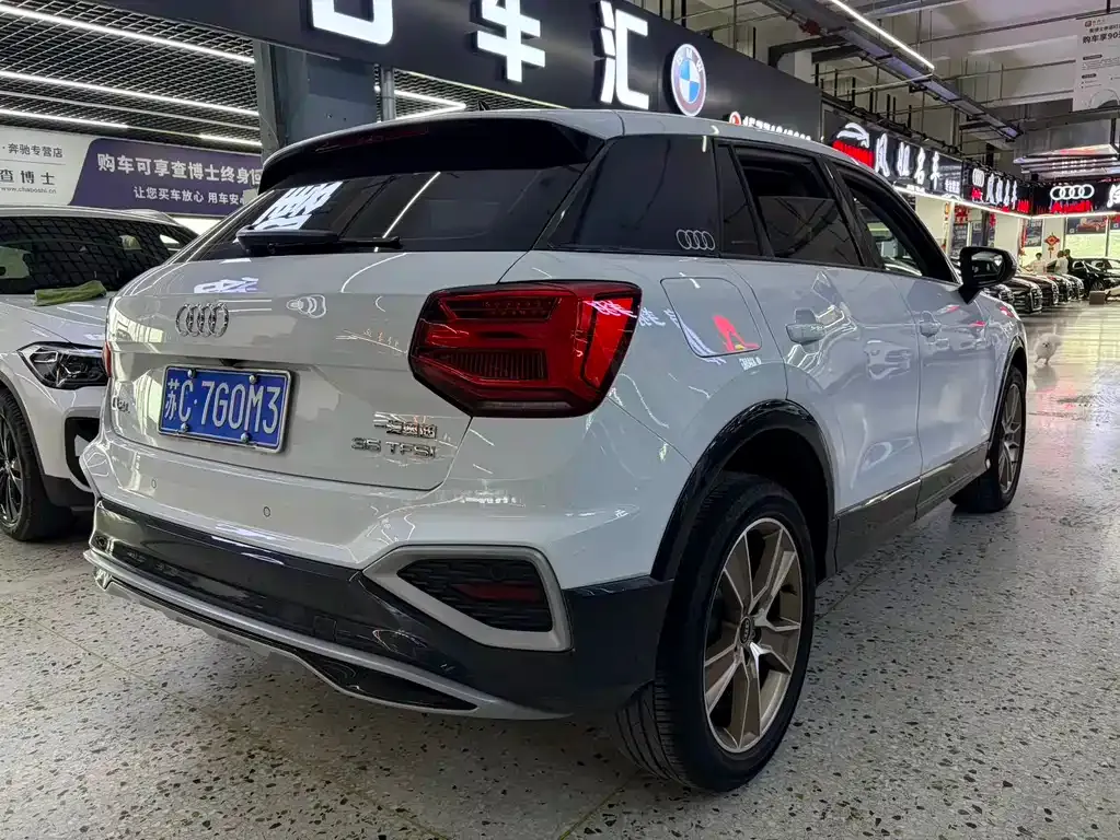 Audi Q2L — фото 6