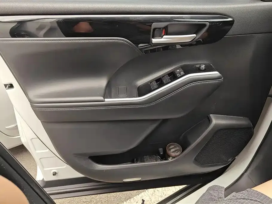 Toyota Highlander — фото 10