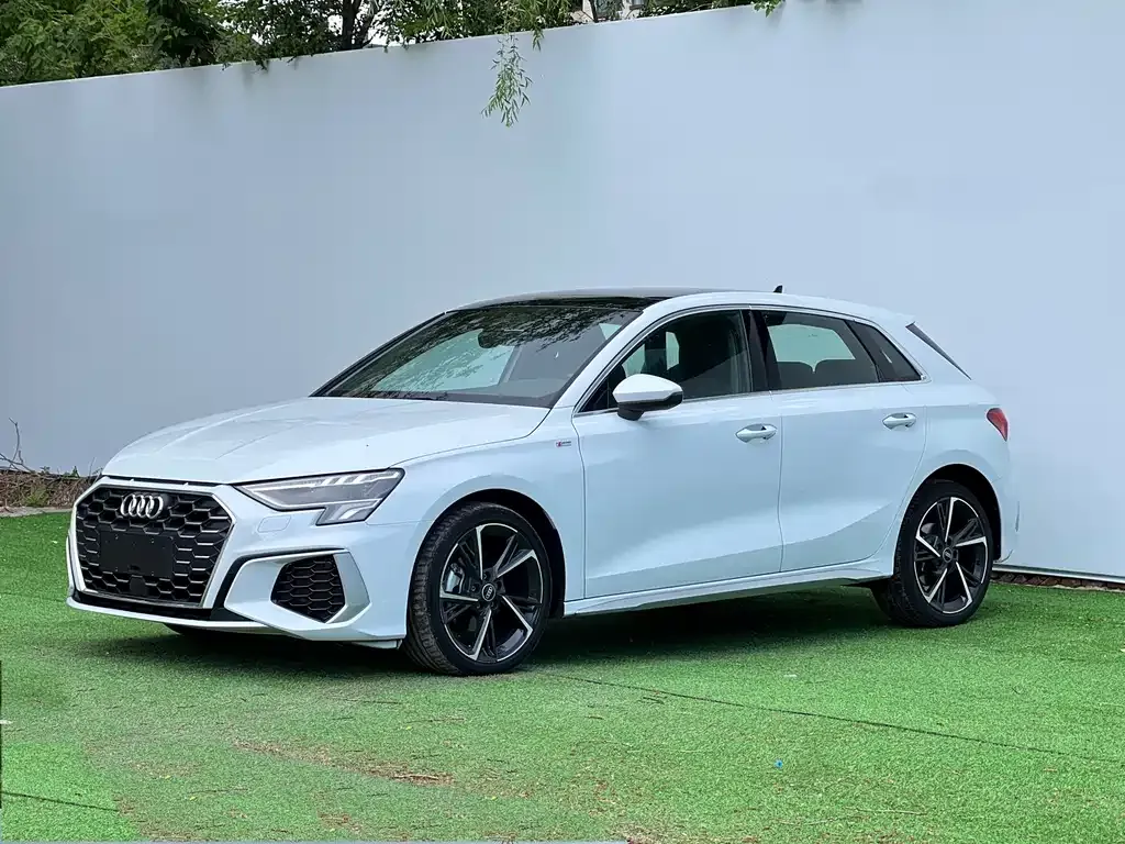 Audi A3 — фото 1