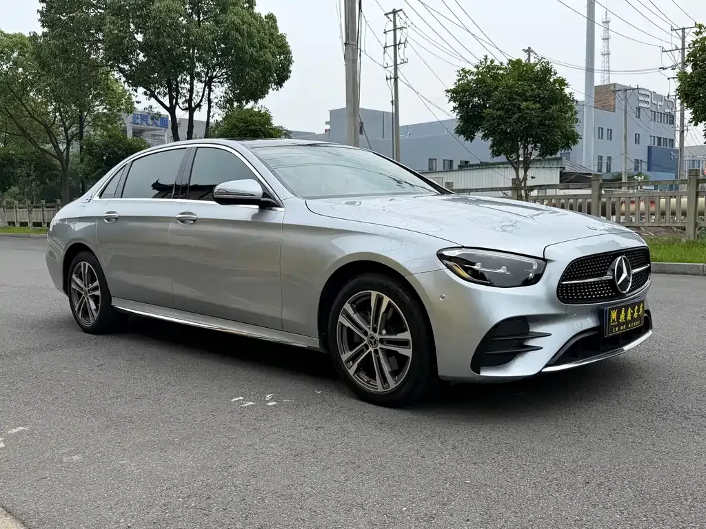 Mercedes-Benz E-Class — фото 10