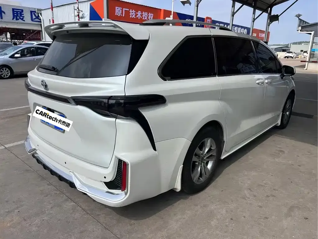 Toyota Sienna — фото 6