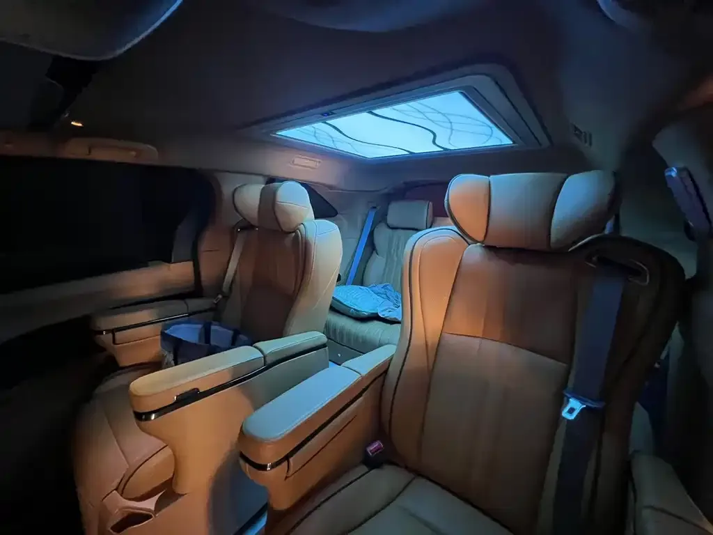 Toyota Sienna — фото 2