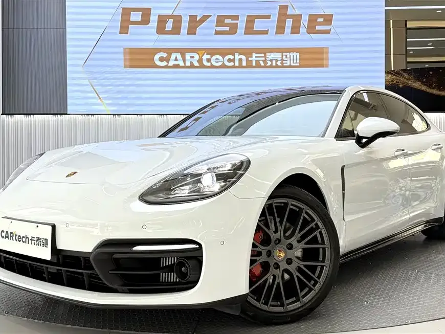 Porsche Panamera — фото 1
