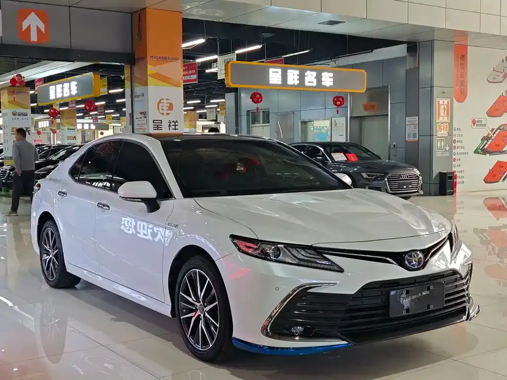 Toyota Camry — фото 7