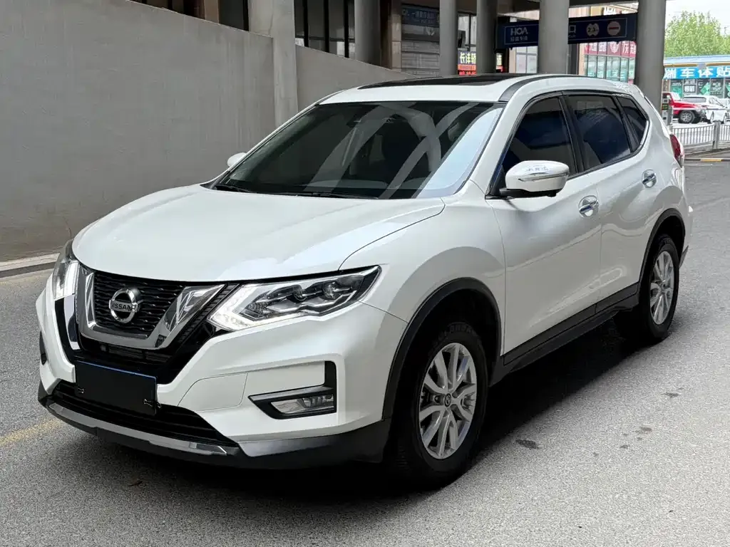 Nissan X-Trail — фото 1