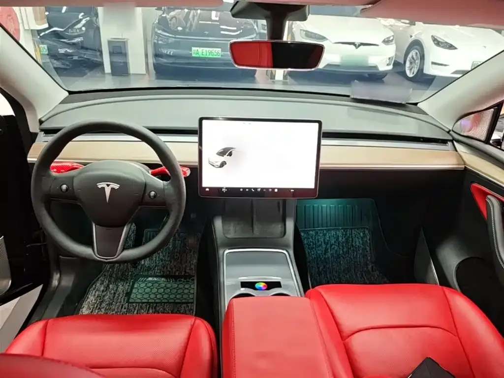 Tesla Model Y — фото 2