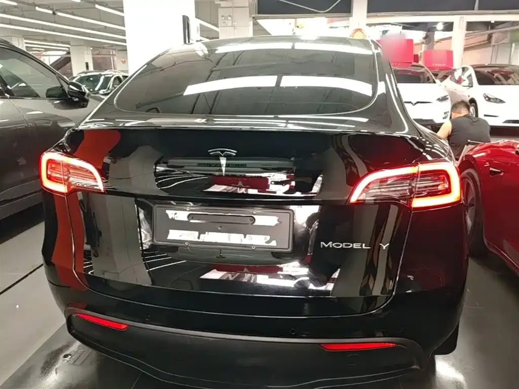 Tesla Model Y — фото 6