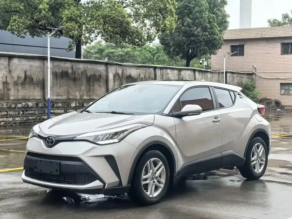 Toyota C-HR — фото 1