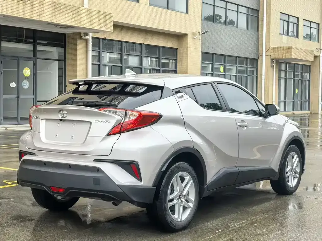 Toyota C-HR — фото 8