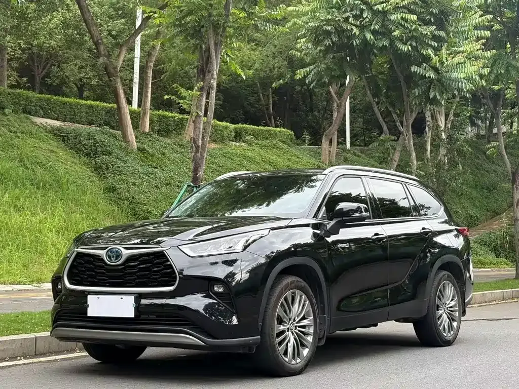 Toyota Highlander — фото 1