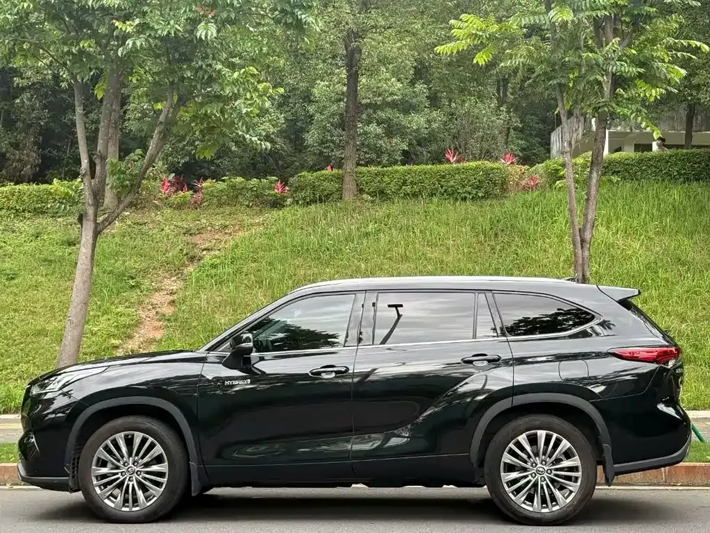 Toyota Highlander — фото 9