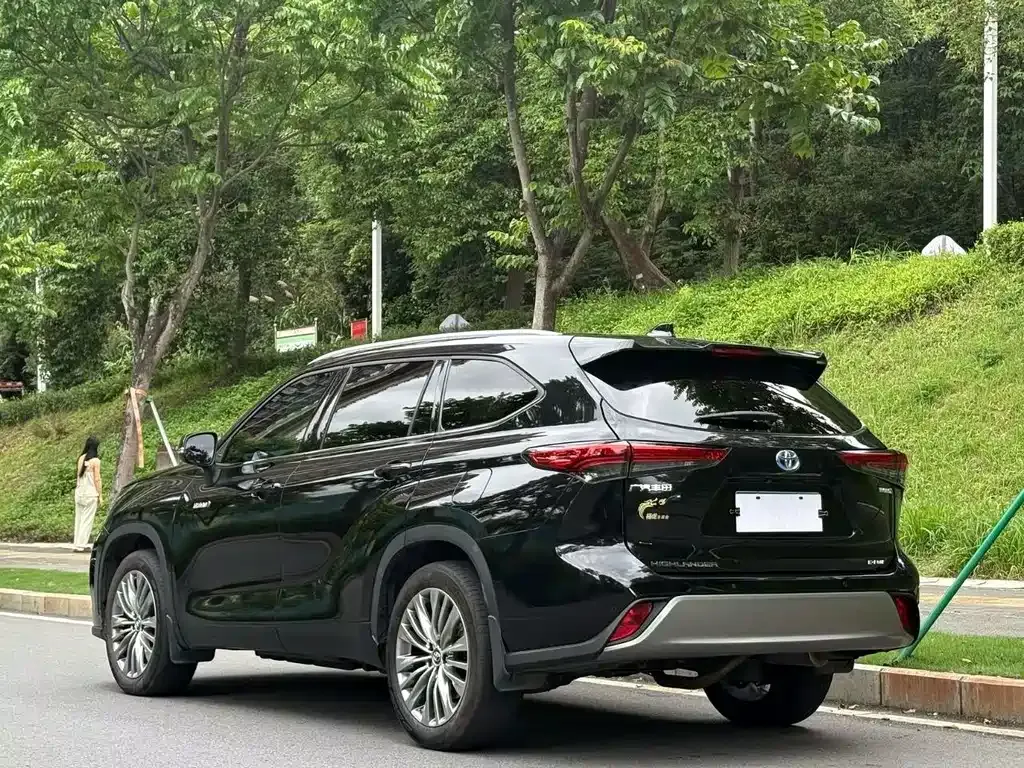 Toyota Highlander — фото 7