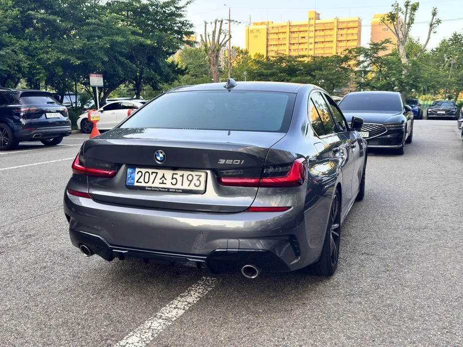BMW 3-Series 2022 из KR, фото 2