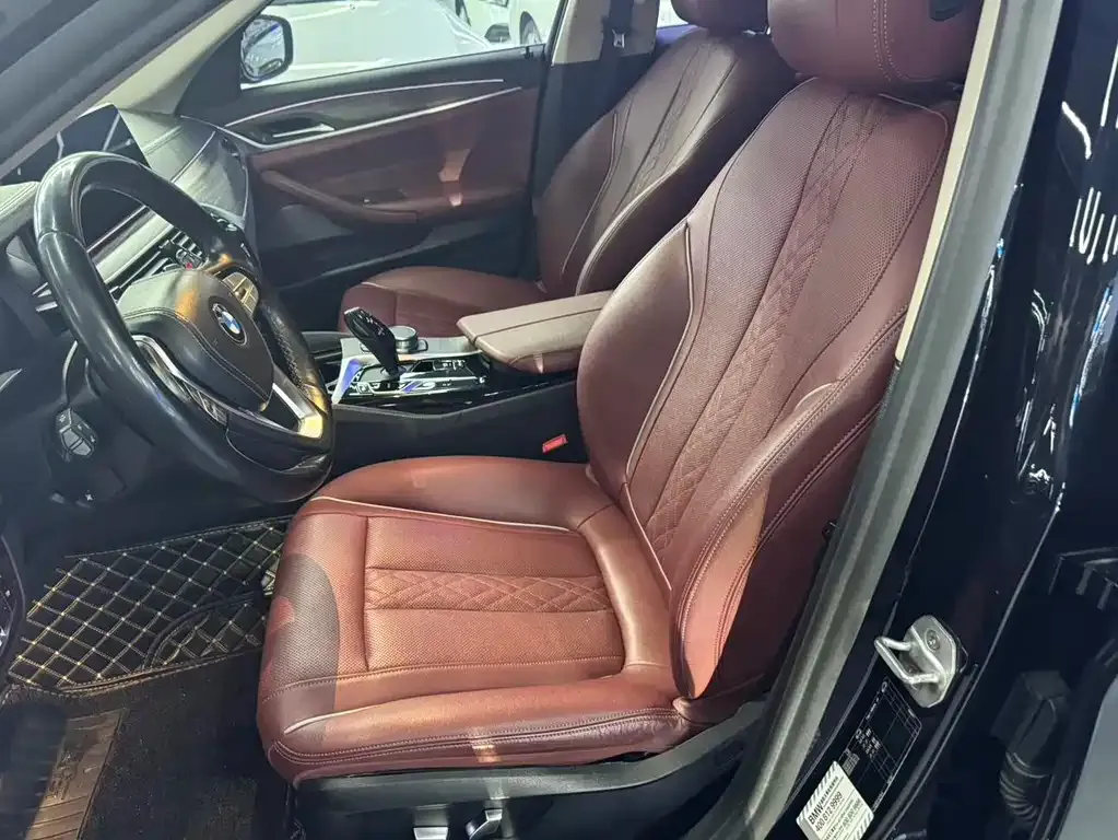 BMW 5 Series 2021 из CN, фото 10