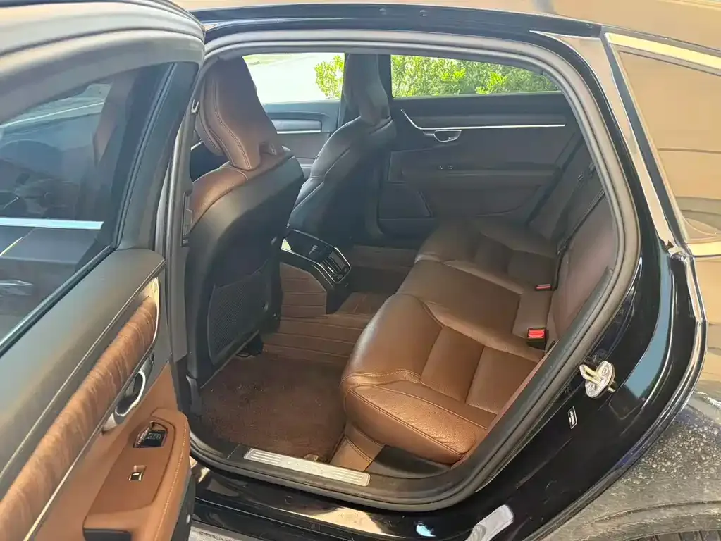 Volvo S90 2024 из CN, фото 2