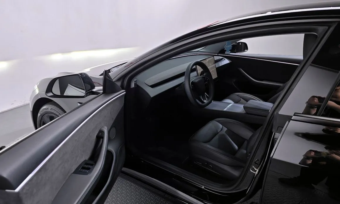 Tesla Model 3 — фото 10