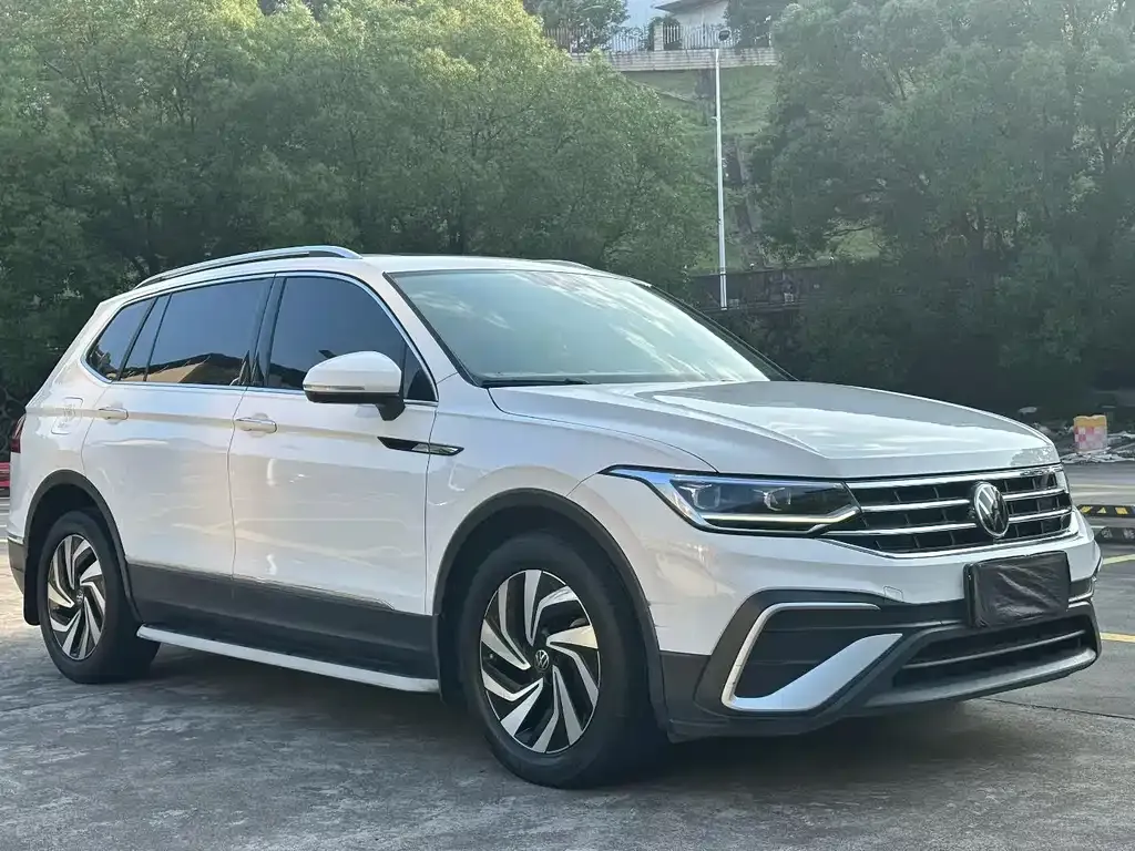 Volkswagen Tiguan L — фото 8