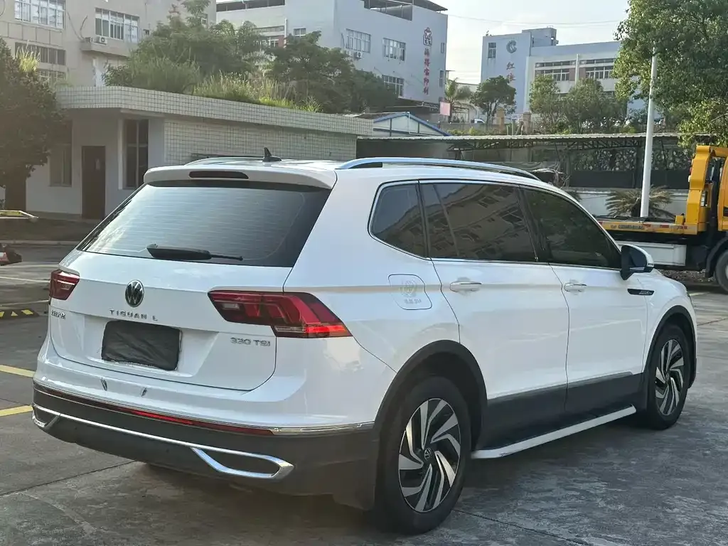 Volkswagen Tiguan L — фото 2