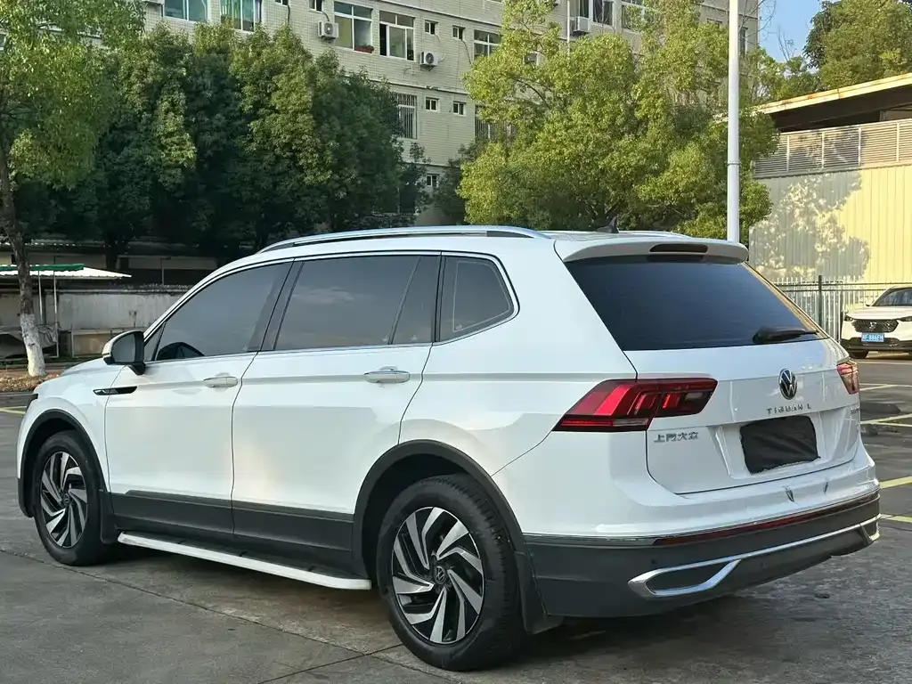 Volkswagen Tiguan L — фото 6
